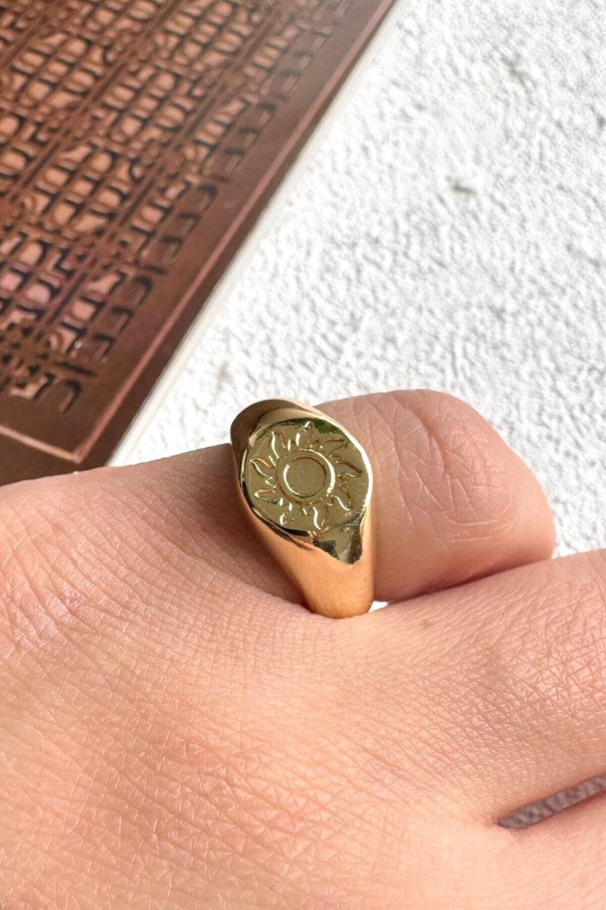 Gold Güneş Figürlü Plaka Tasarım Ayarlanabilir Çelik Serçe Parmak Yüzüğü Altın