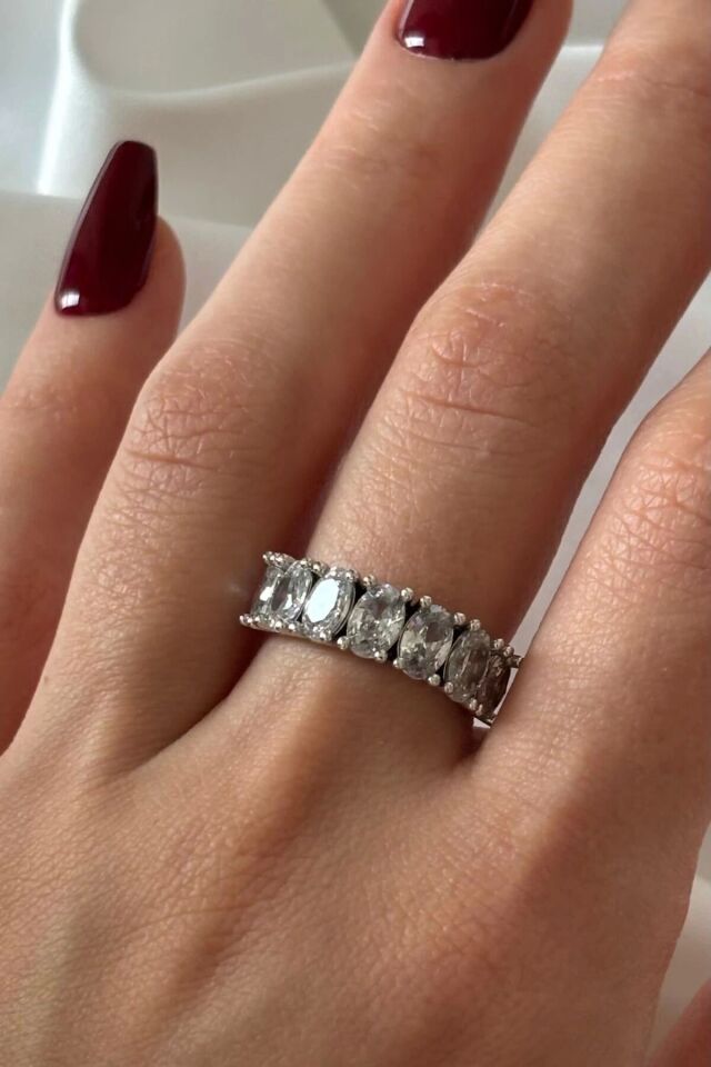 Exclusive Seri Ayarlanabilir Kararmaz Kenarları Burgu Model Oval Sıra Taş Kadın Çelik Yüzük Gümüş