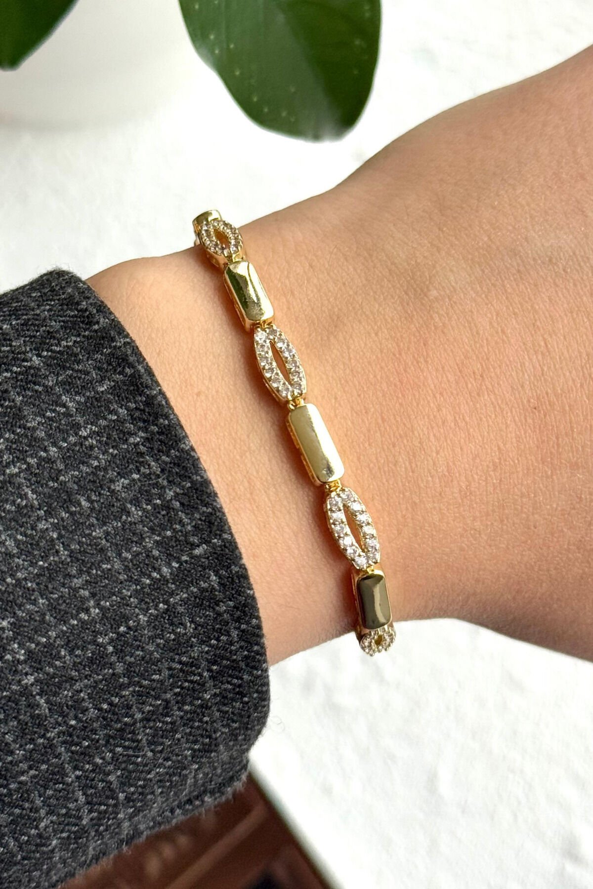 Premium Seri Elegant Tasarım Gömme Zirkon Taş Elips Model Ayarlanabilir Kadın Çelik Bileklik Kelepçe