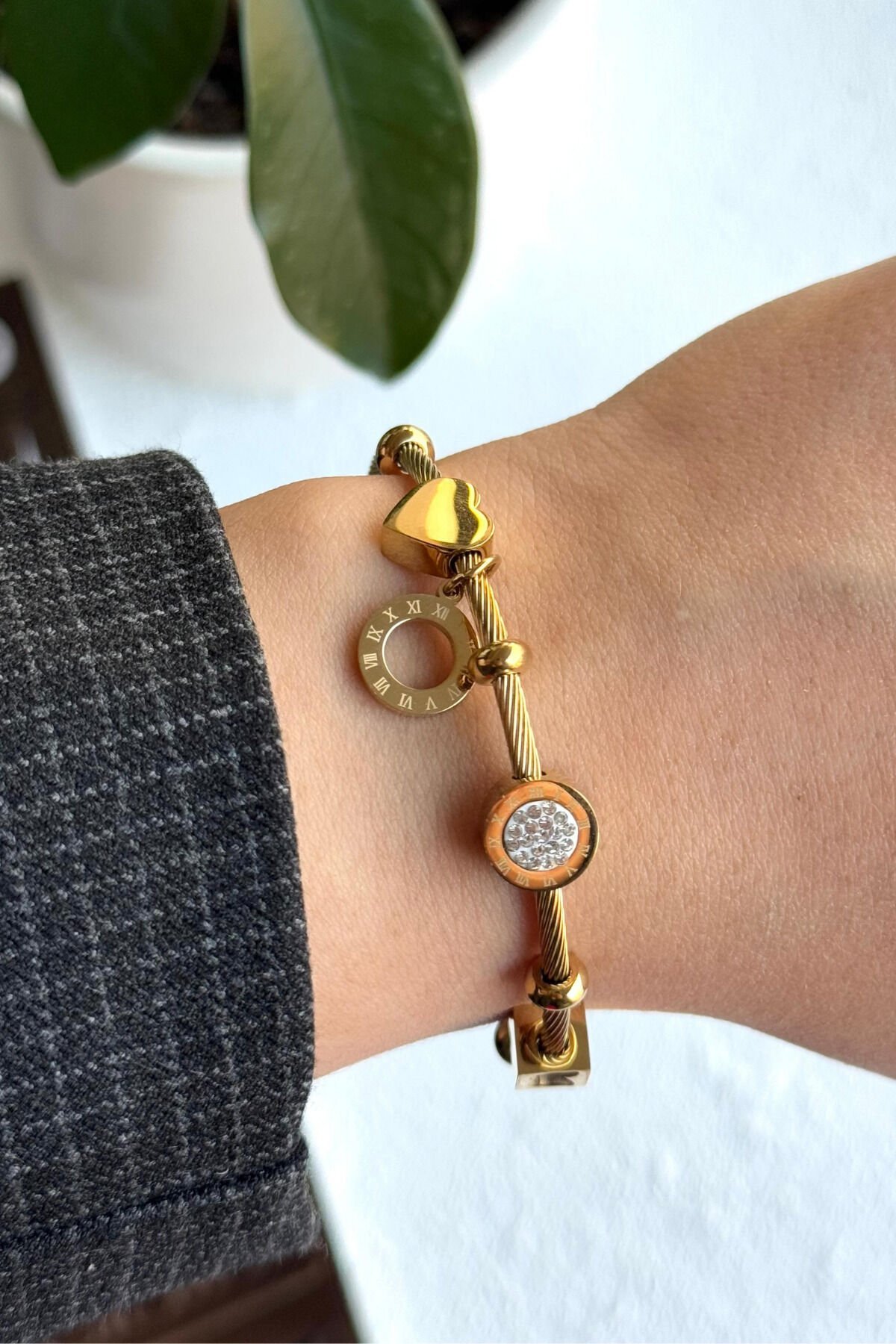 Özel Seri Romen Charmlı Kalp Ve Kelebek Detaylı Mıknatıslı Kadın Çelik Bileklik Kelepçe