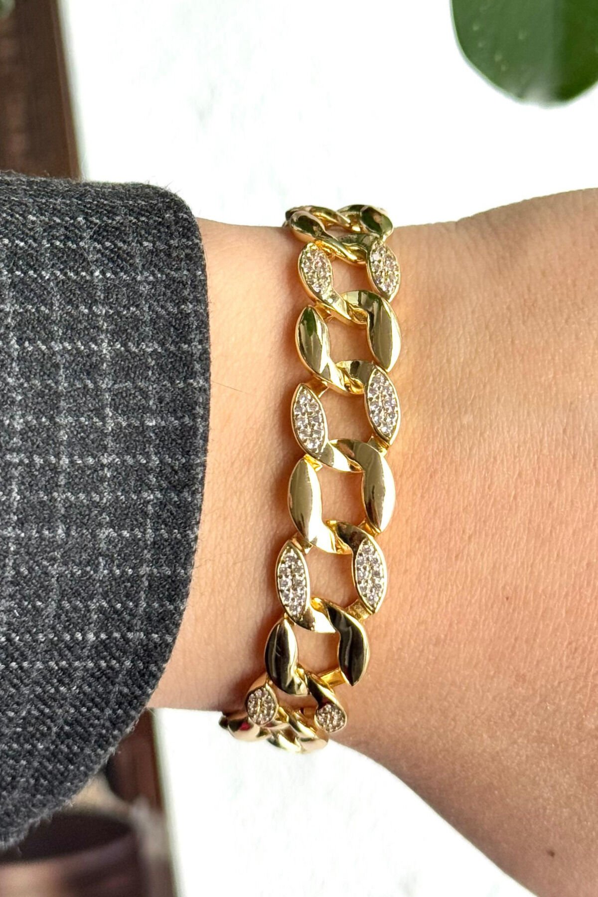 Premium Seri Gurmet Zincir Model Zirkon Taşlı Tasarım Kadın Çelik Bileklik Kelepçe