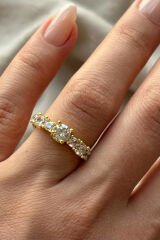 Crown Büyük Küçük Yuvarlak Sıralı Taş Pırlanta Kesim Ayarlanabilir Kadın Yüzük