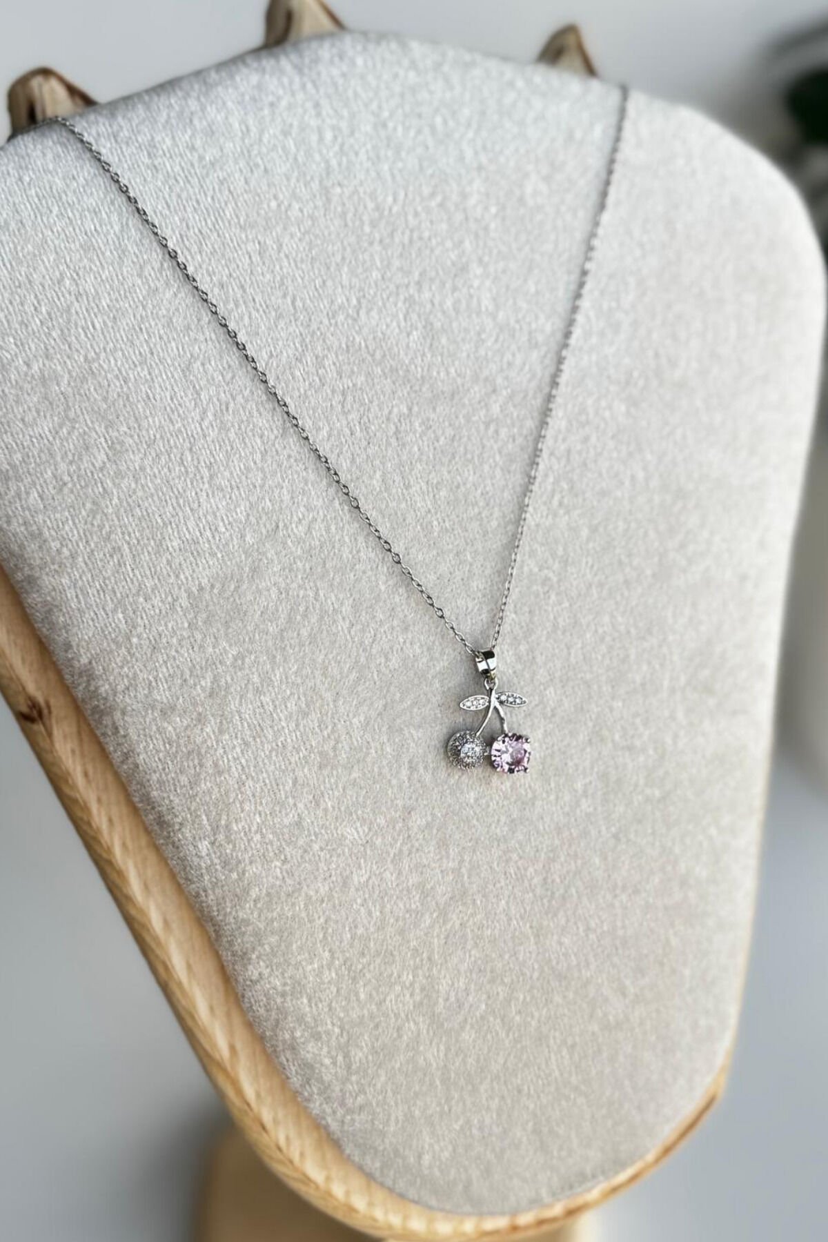 Premium Seri Kiraz Tasarım Renk Atmaz Kadın Çelik Kolye