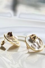 Vintage Kırmızı Gül Motifli 3d Tablo Tasarım Kadın Çelik Küpe