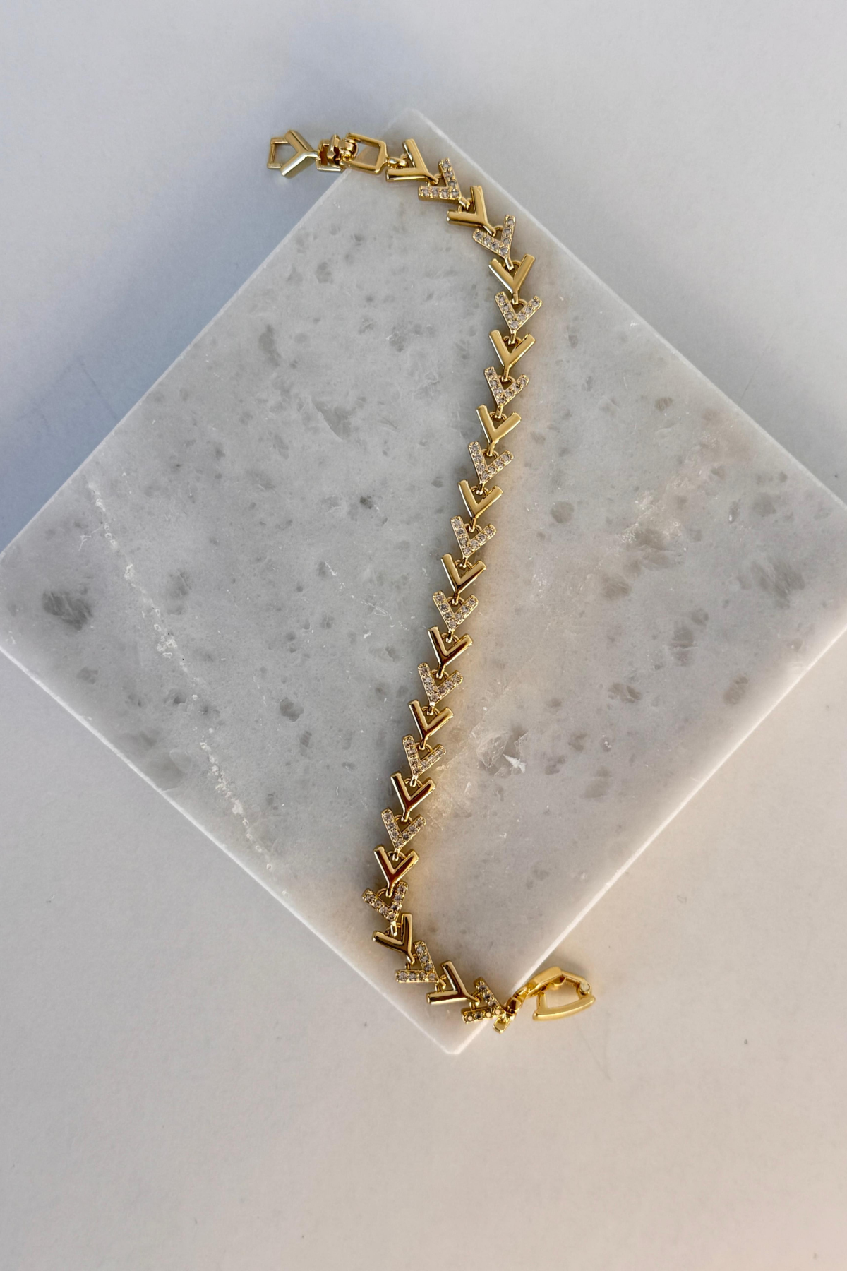 Vera Chain V Model Kuyumcu İşçiliği 14K Altın Kaplama Premium Seri Kadın Çelik Bileklik