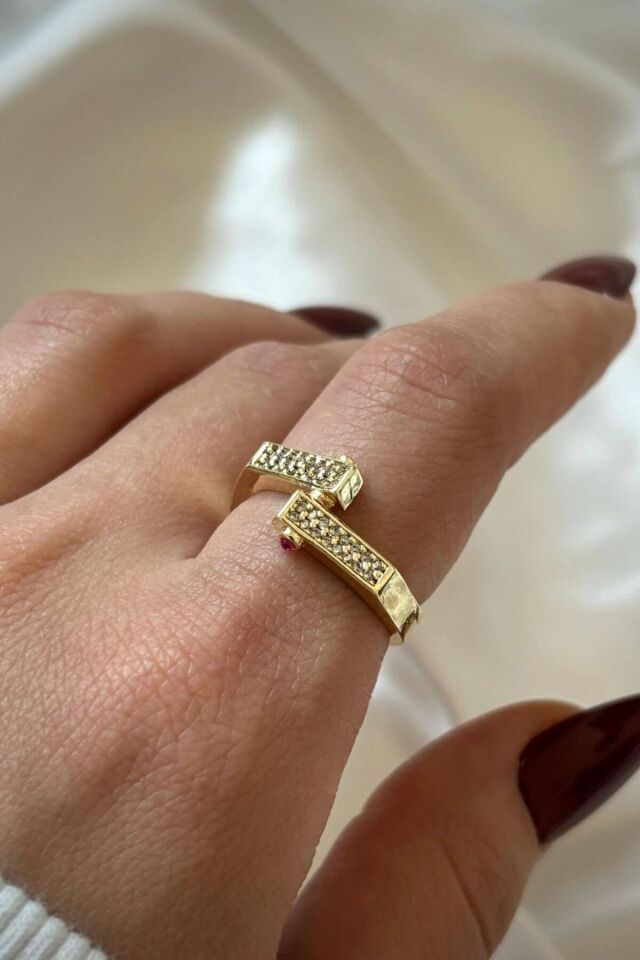Premium İthal Seri Kırmızı Taşlı Vida Tasarım Ayarlanabilir Kadın Çelik Yüzük Gold