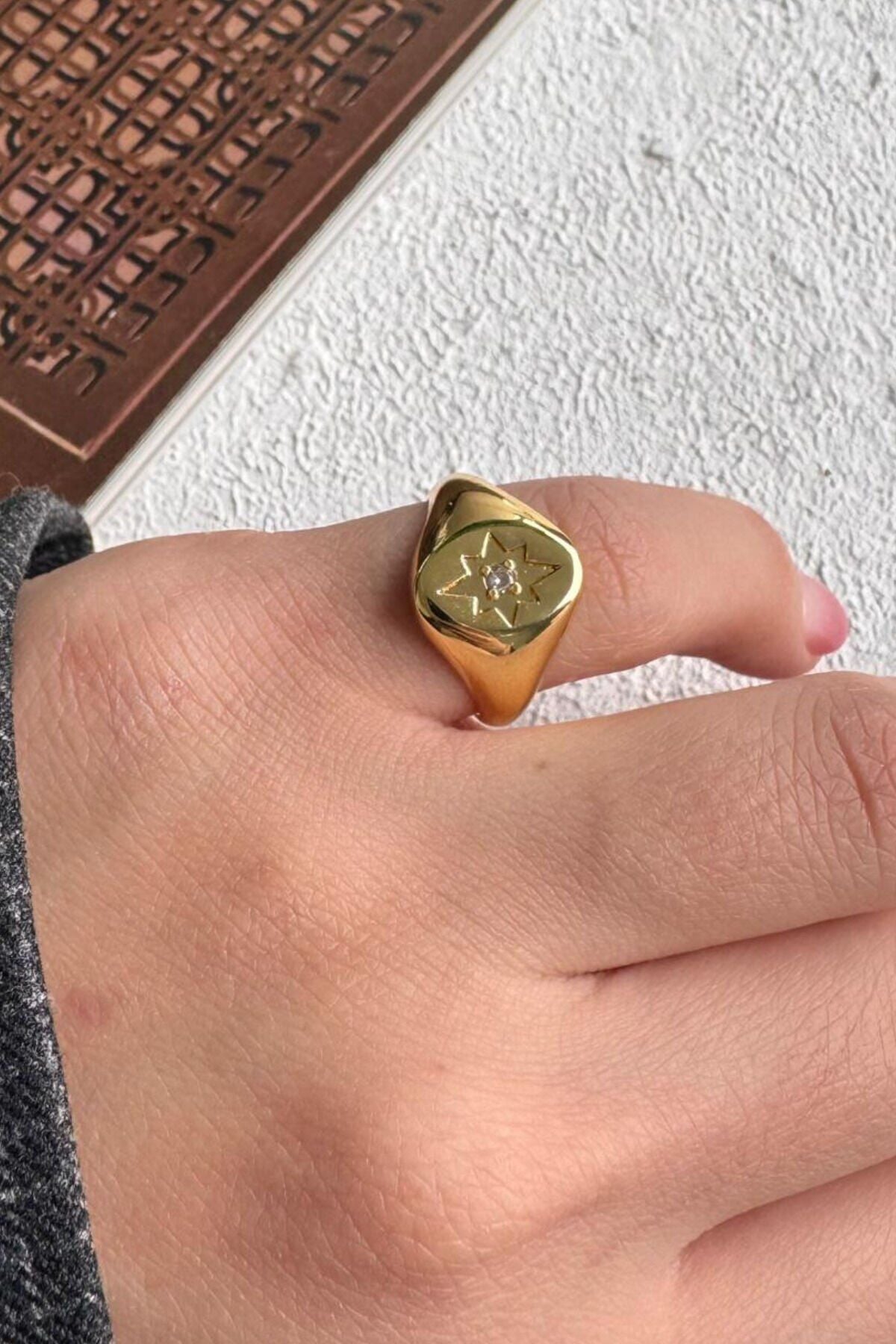 Gold Plaka Tasarım Zirkon Taşlı Kutup Yıldızı Model Ayarlanabilir Serçe Parmak Yüzüğü Altın