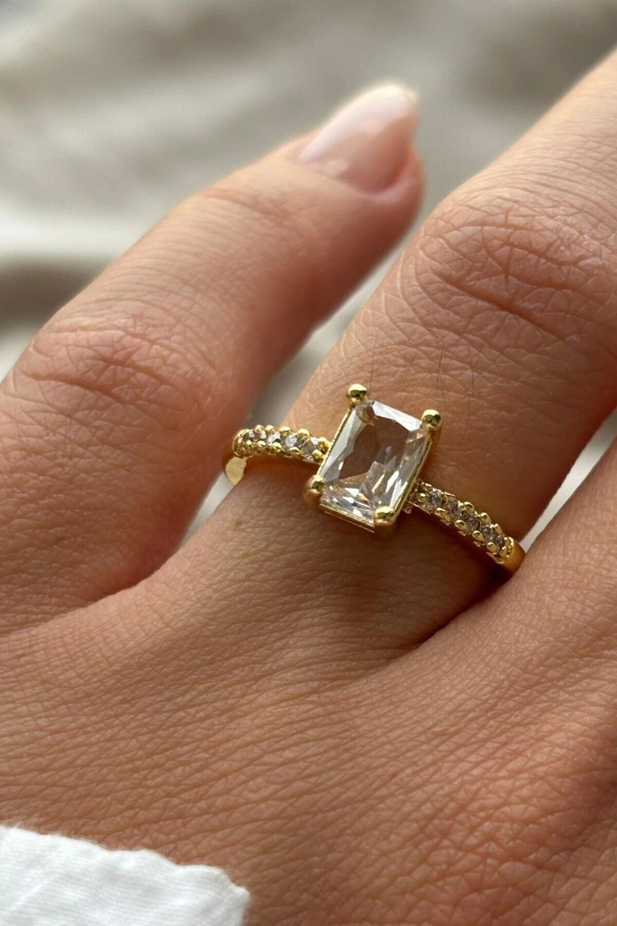 Lustre Klasik Baget Kesim Taşlı Sıra Bant Tek Taş Ayarlanabilir Kadın Yüzük Altın