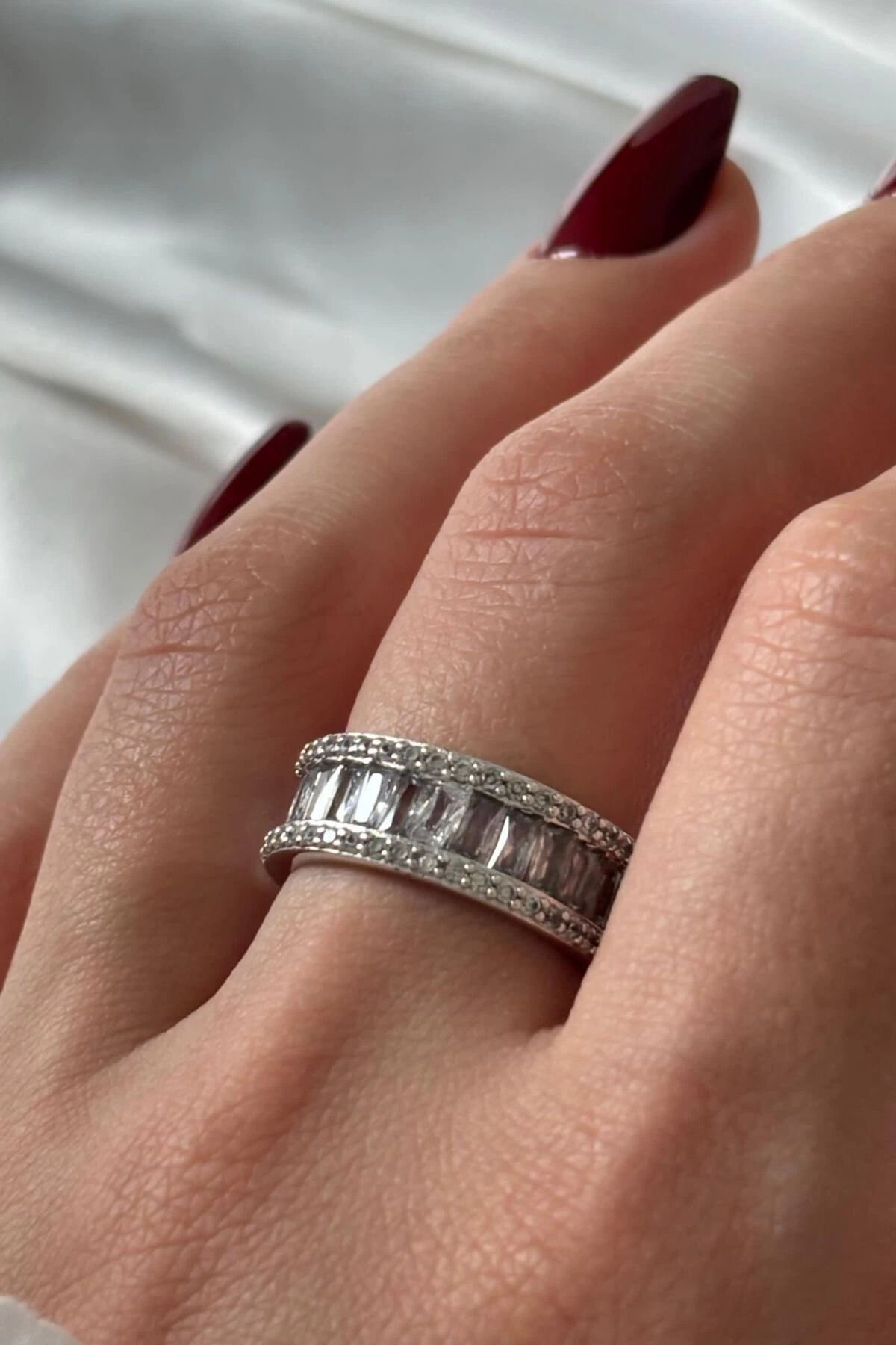 Premium Seri Baget Taşlı Yarım Tur Tasarım Ayarlanabilir Kadın Çelik Yüzük