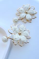 Yeni Sezon Büyük Gold Metal Çerçeveli Hasır Çiçek Tasarım Sallantılı Yazlık Hafif Kadın Küpe