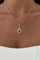 Premium Seri Renk Atmaz Yeşil Baget Taşlı Kare Tasarım Kadın Çelik Kolye