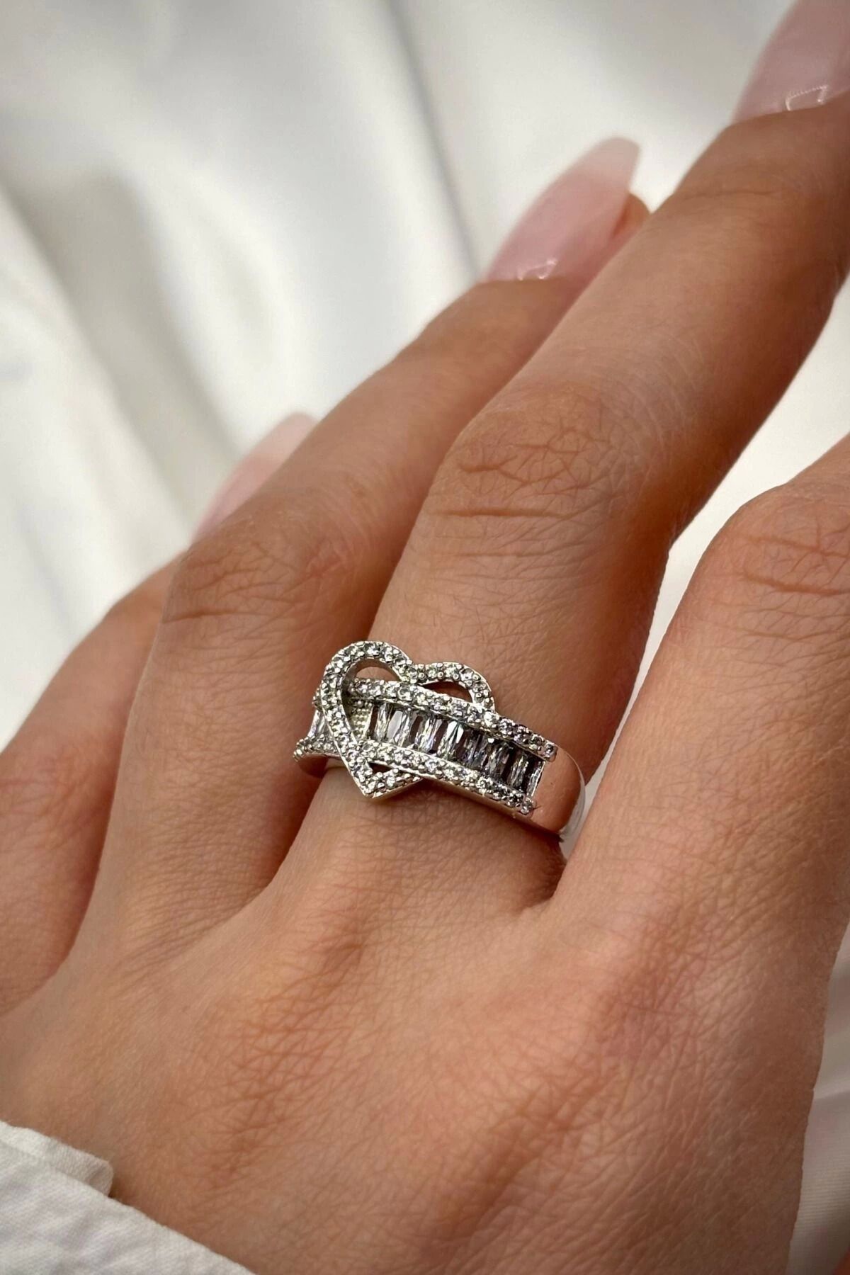 Premium Seri Kalp İçi Yarım Tur Zirkon Taşlı Tasarım Model Ayarlanabilir Kadın Çelik Yüzük