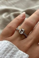 Lustre Klasik Baget Kesim Taşlı Sıra Bant Tek Taş Ayarlanabilir Kadın Yüzük