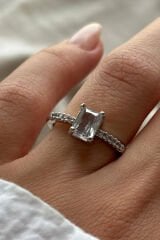 Lustre Klasik Baget Kesim Taşlı Sıra Bant Tek Taş Ayarlanabilir Kadın Yüzük