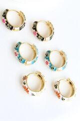 Mineli Renkli Çiçek Halka Tasarım Kararmaz Renk Atmaz Kadın Çelik Küpe