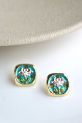 İncili Kare Pembe Lotus Çiçeği Motifli Kabartma Manzara Tasarım Kadın Çelik Küpe