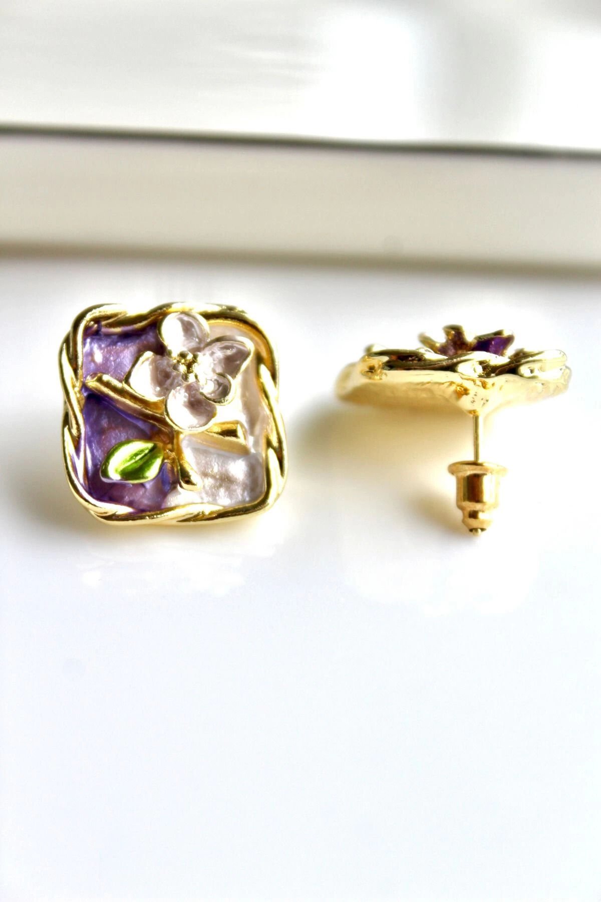 Vintage Kare Burgu Kenarlı Mor Çiçek Motifli 3d Tablo Tasarım Kadın Çelik Küpe