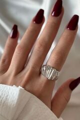 Yeni Seri Cilalı Kırışık Asimetrik Bombeli Tasarım Günlük Ayarlanabilir Kadın Çelik Yüzük