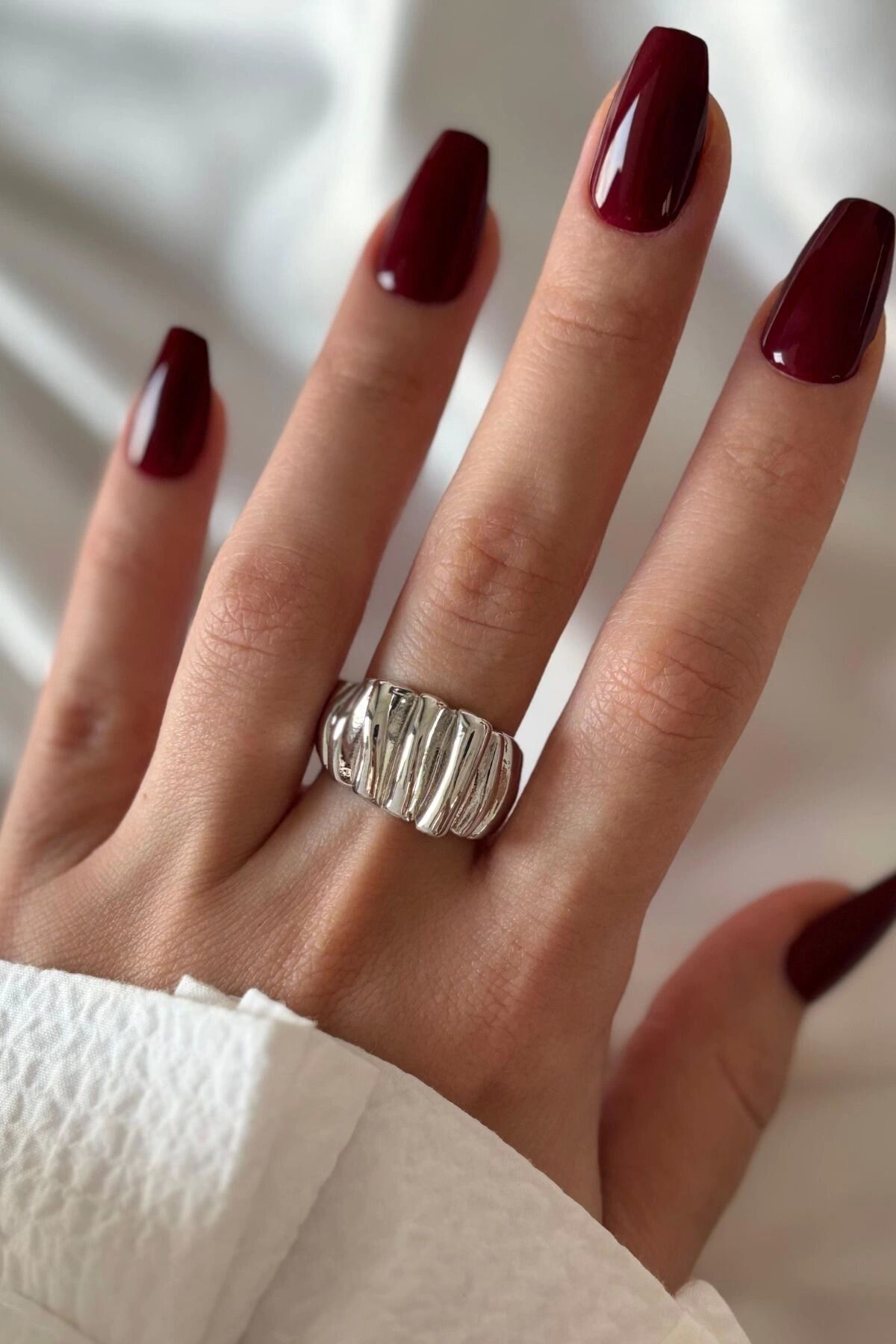 Yeni Seri Cilalı Kırışık Asimetrik Bombeli Tasarım Günlük Ayarlanabilir Kadın Çelik Yüzük