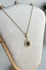 Premium Seri Renk Atmaz Yeşil Baget Taşlı Kare Tasarım Kadın Çelik Kolye