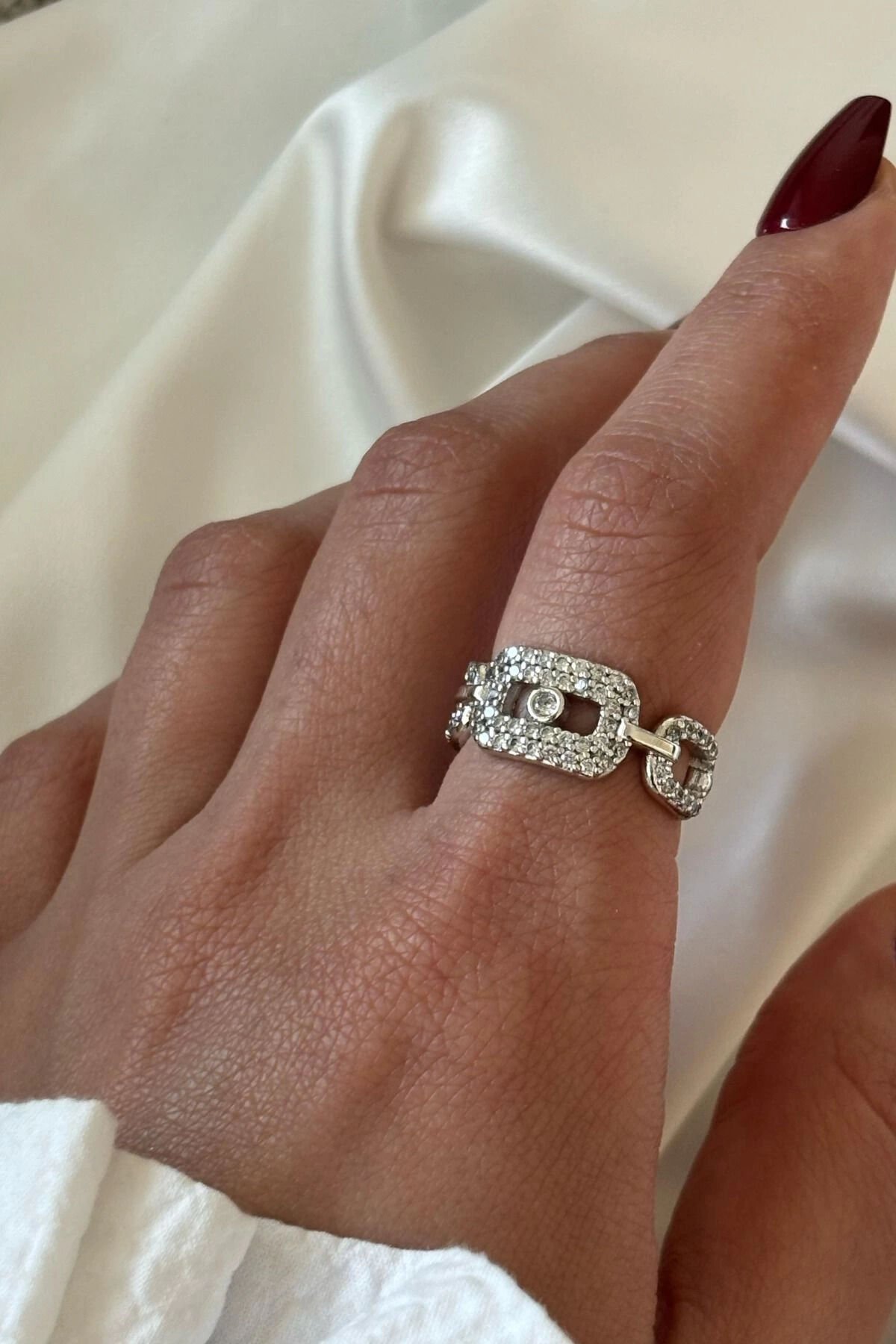 Elips Tasarım Nokta Tek Taşlı Ayarlanabilir Kadın Yüzük