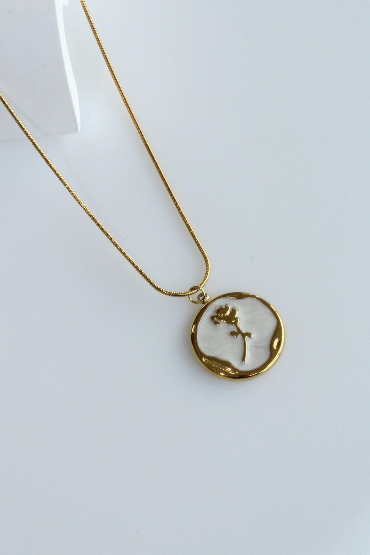 Premium Seri Plaka Sedefli Çiçek Gül Model 316 L Paslanmaz Kararmaz Kadın Çelik Kolye