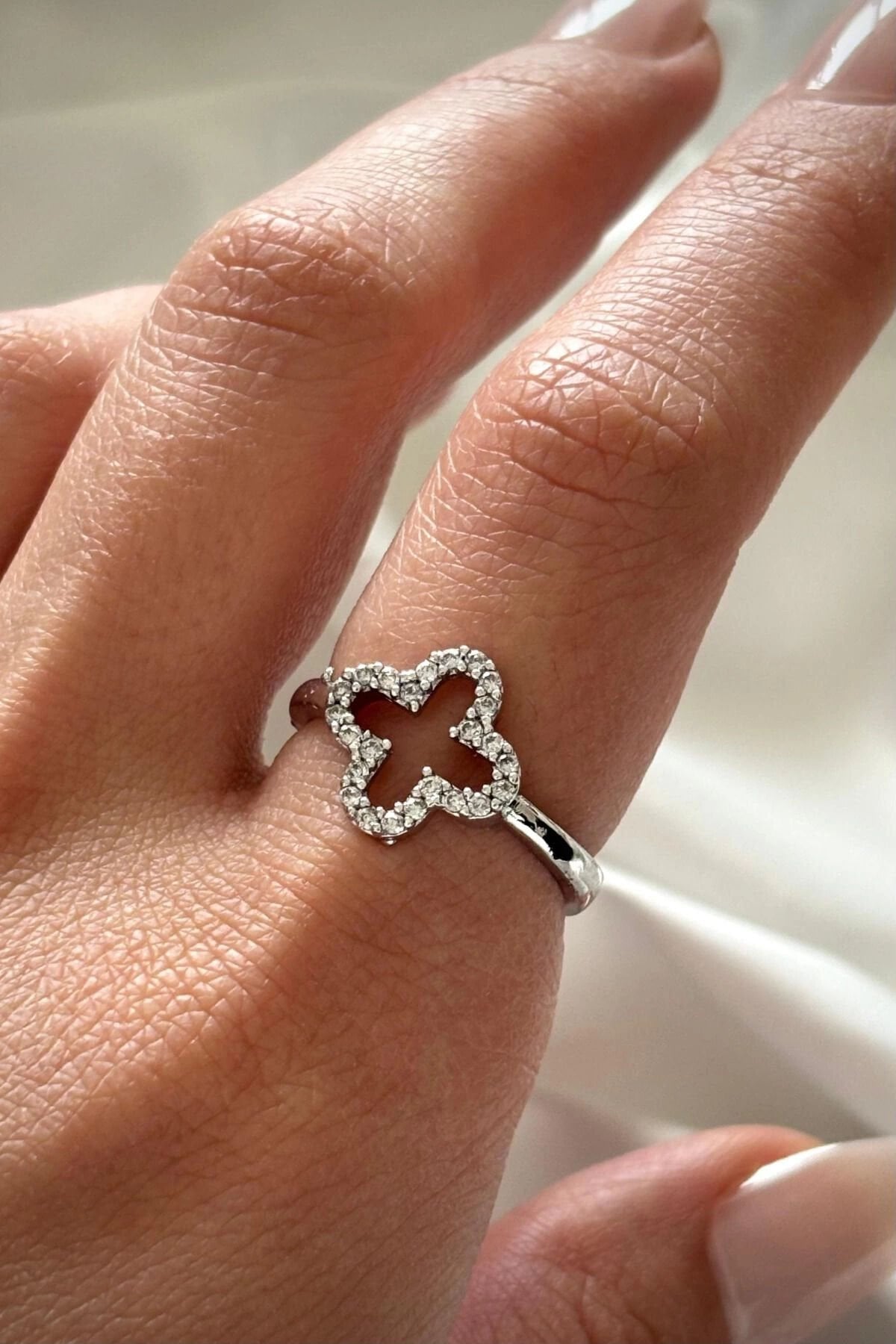 Ünlü Marka Zirkon Taşlı Kadın Yüzük