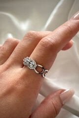 Oval Tasarım Zirkon Taşlı Kadın Yüzük