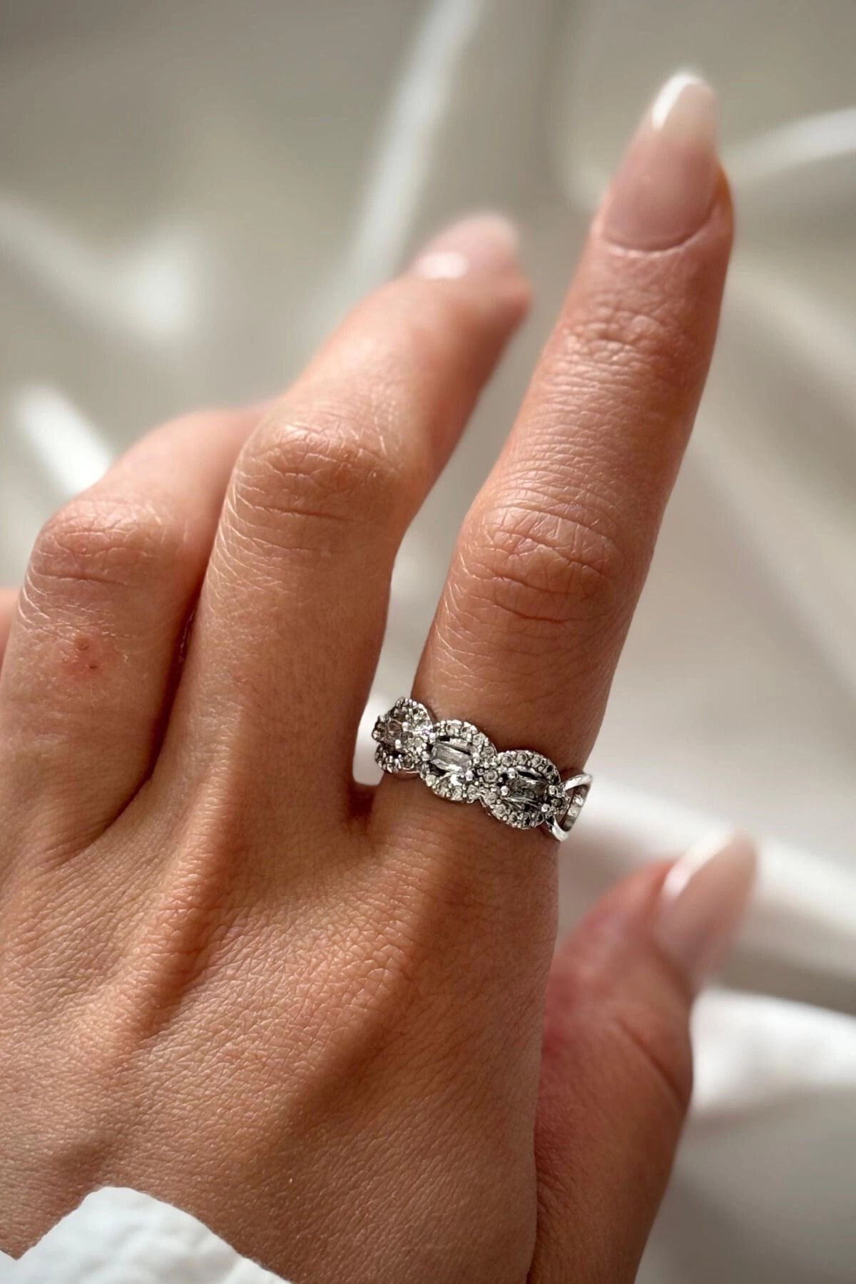 Oval Tasarım Zirkon Taşlı Kadın Yüzük