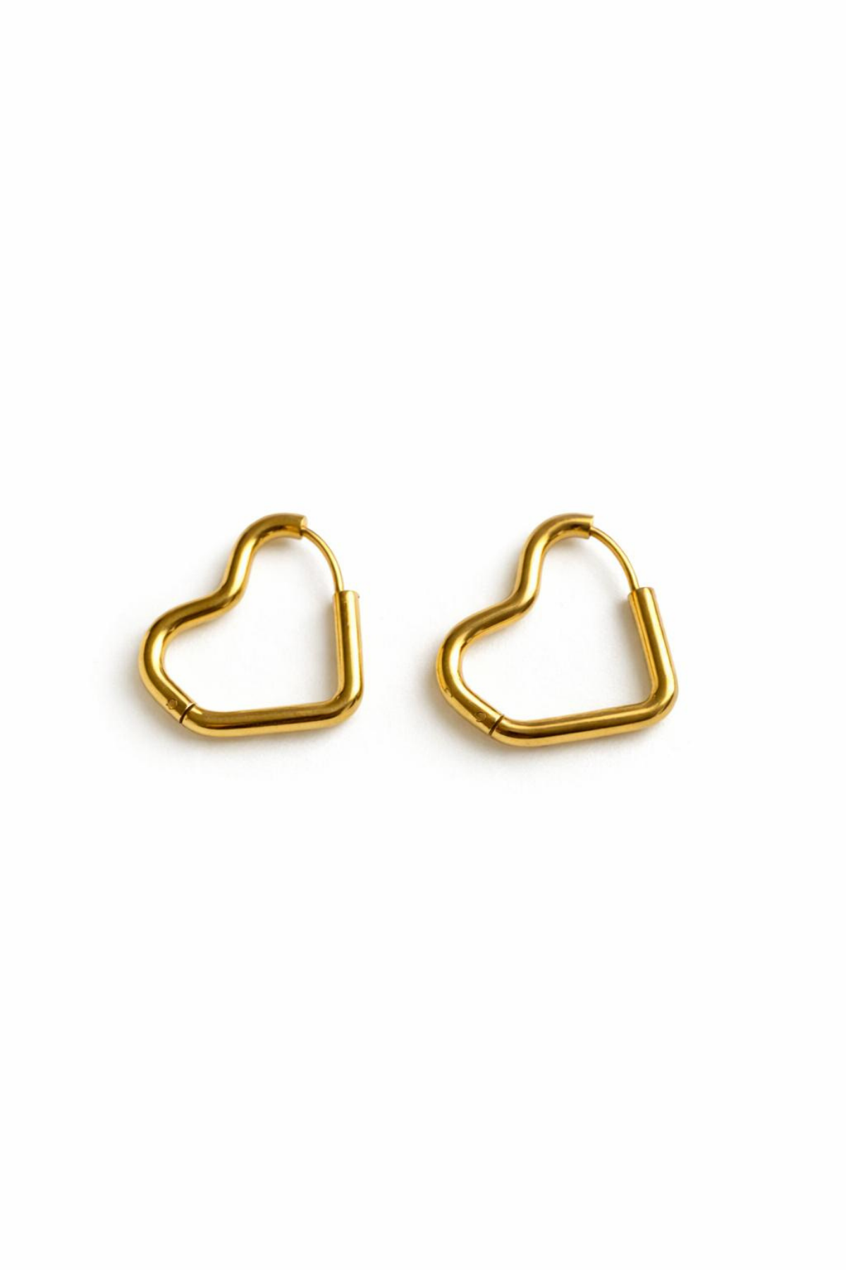 Premium Seri Kalp Şeklinde Halka Tasarım Kararmaz Kadın Çelik Küpe