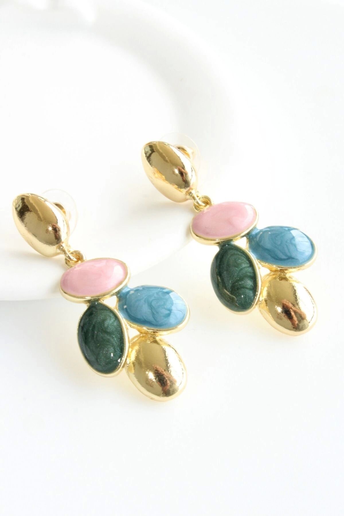 Mineli Renkli Sallantılı Çoklu Yaprak Motifli Tasarım Kararmaz Renk Atmaz Kadın Çelik Küpe