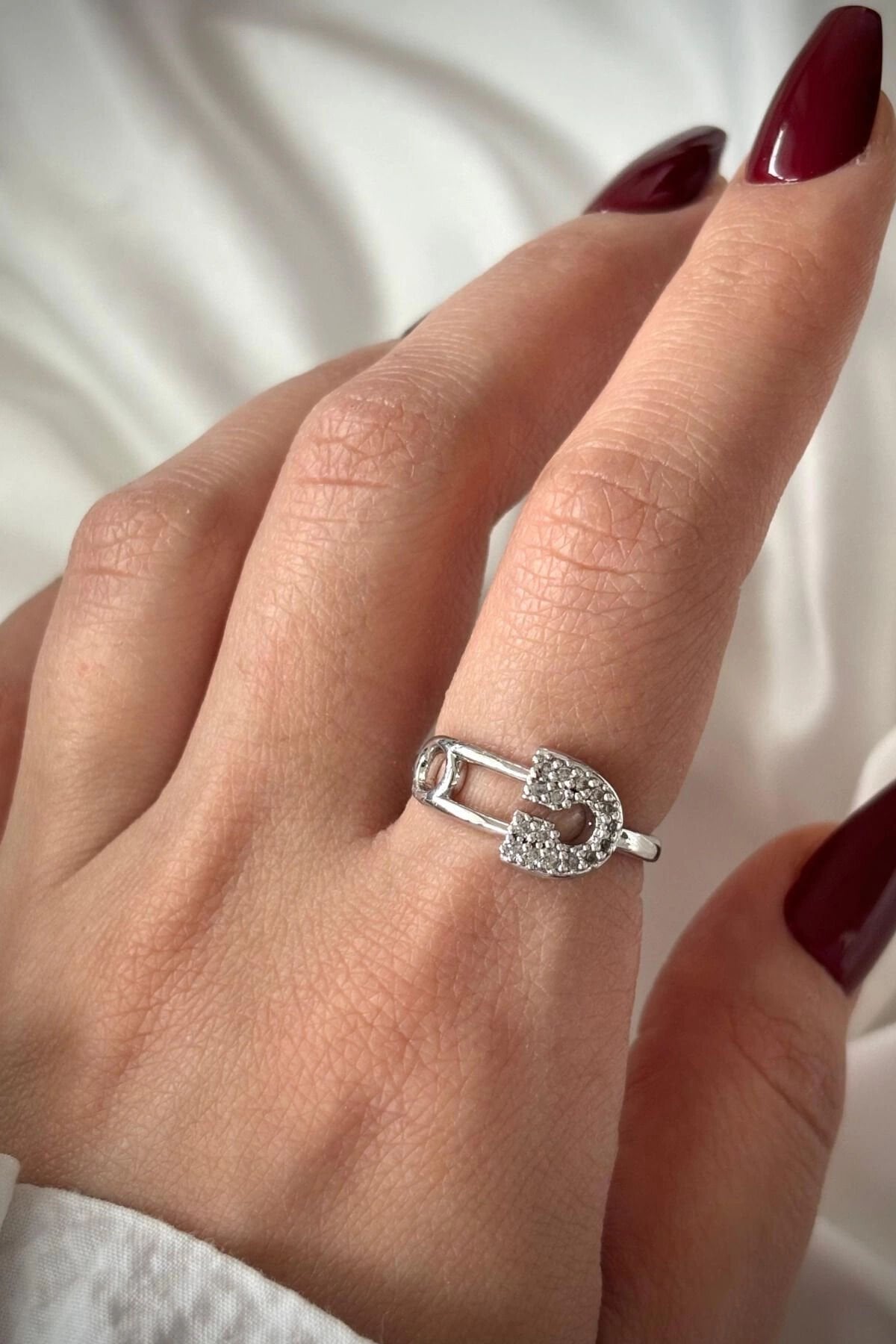 Yeni Sezon Kilitli İğne Tasarım Kadın Yüzük