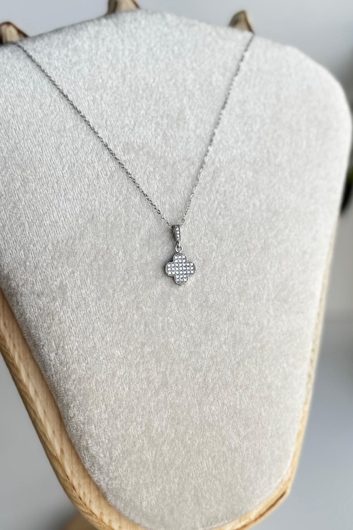 Zarif Zirkon Taşlı Yonca Tasarım Renk Atmaz Kararmaz Kadın Çelik Kolye