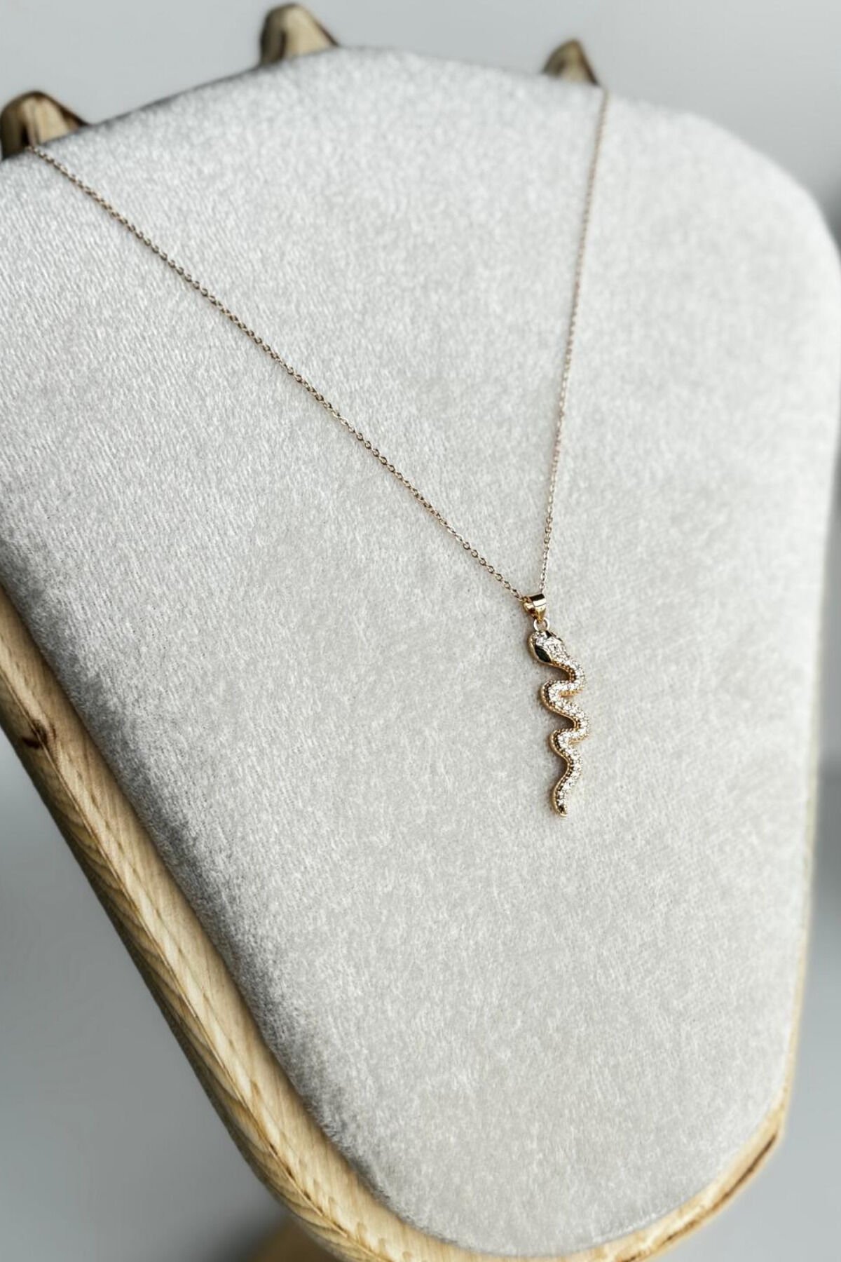 Zirkon Taşlı Zümrüt Gözlü Yılan Tasarım Renk Atmaz Kararmaz Kadın Çelik Kolye