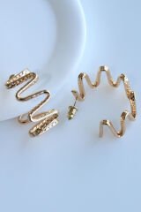 Premium Seri Asimetrik Dalgalı Halka Model İğneli Kararmaz Kadın Küpe