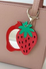 Çilek Tasarım Meyve Model Aynalı Kadın Çanta Charmı ve Anahtarlık