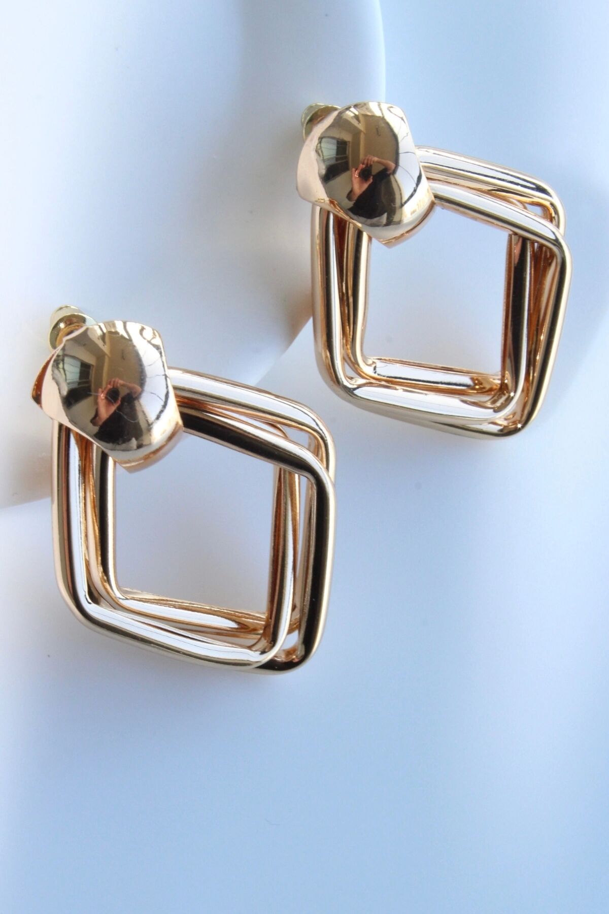 Premium Seri İç İçe Geçmiş Halka Baklava Model İğneli Kararmaz Kadın Küpe