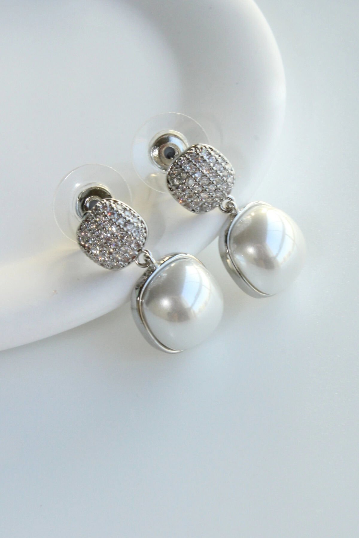 Yeni Sezon Kare İnci Model Zirkon Taşlı Çivi Kadın Küpe