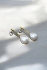 Özel Seri Sallantılı Uzun Damla İncili Çivi Model Kadın Çelik Küpe