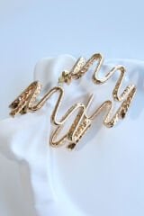 Premium Seri Asimetrik Dalgalı Halka Model İğneli Kararmaz Kadın Küpe