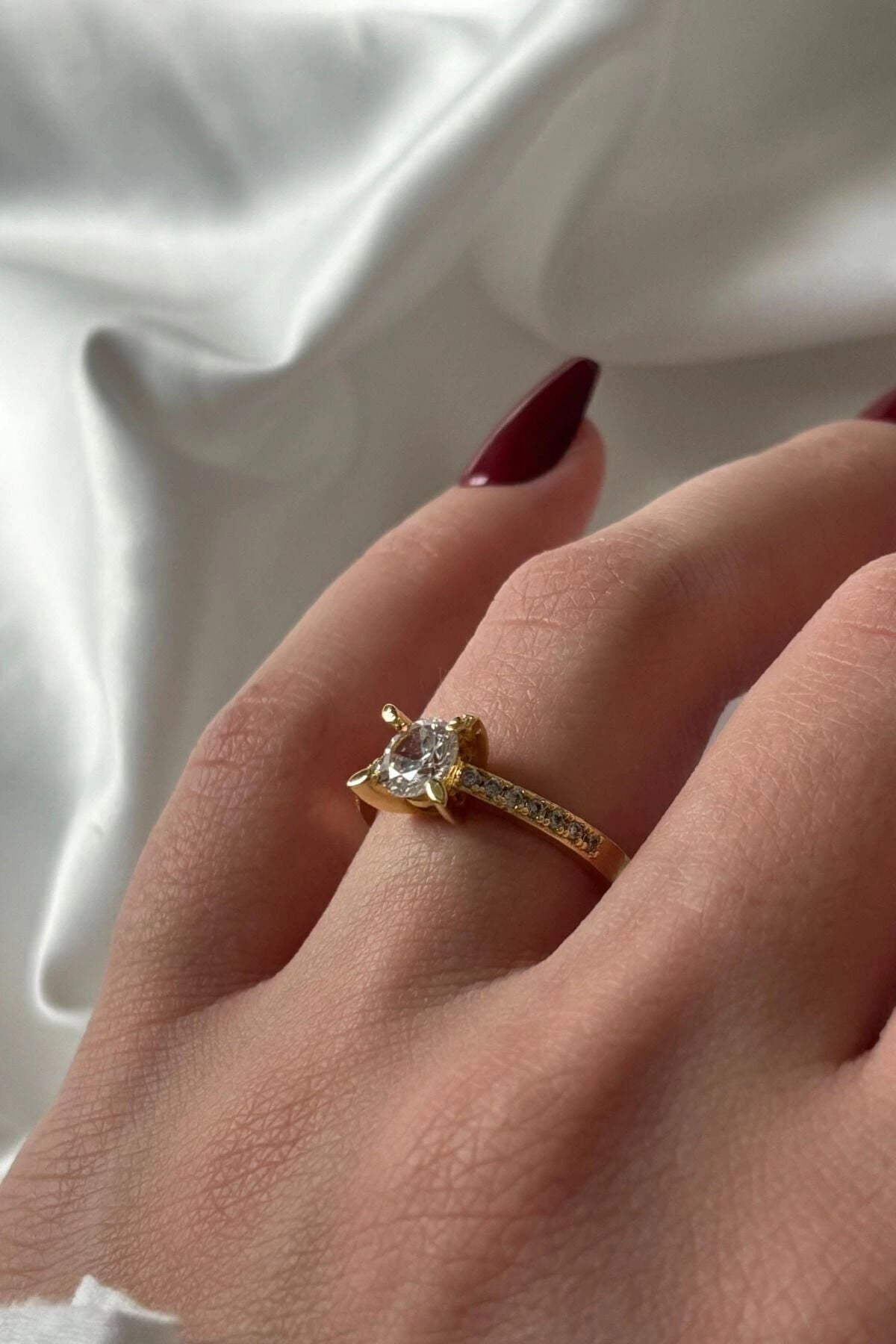 Premium Seri Yuvarlak Kesim Klasik Tek Taş Yarım Tur Zirkon Taşlı Ayarlanabilir Kadın Çelik Yüzük Gold