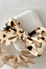 Çok Renkli Tasarım Lastikli Tül Detaylı Fiyonk Toka