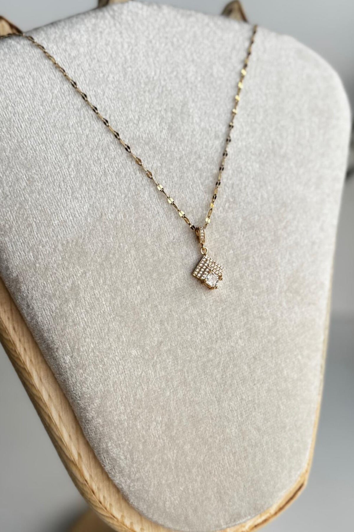 Zarif Baget Zirkon Taşlı Tasarım Renk Atmaz Kararmaz Kadın Çelik Kolye