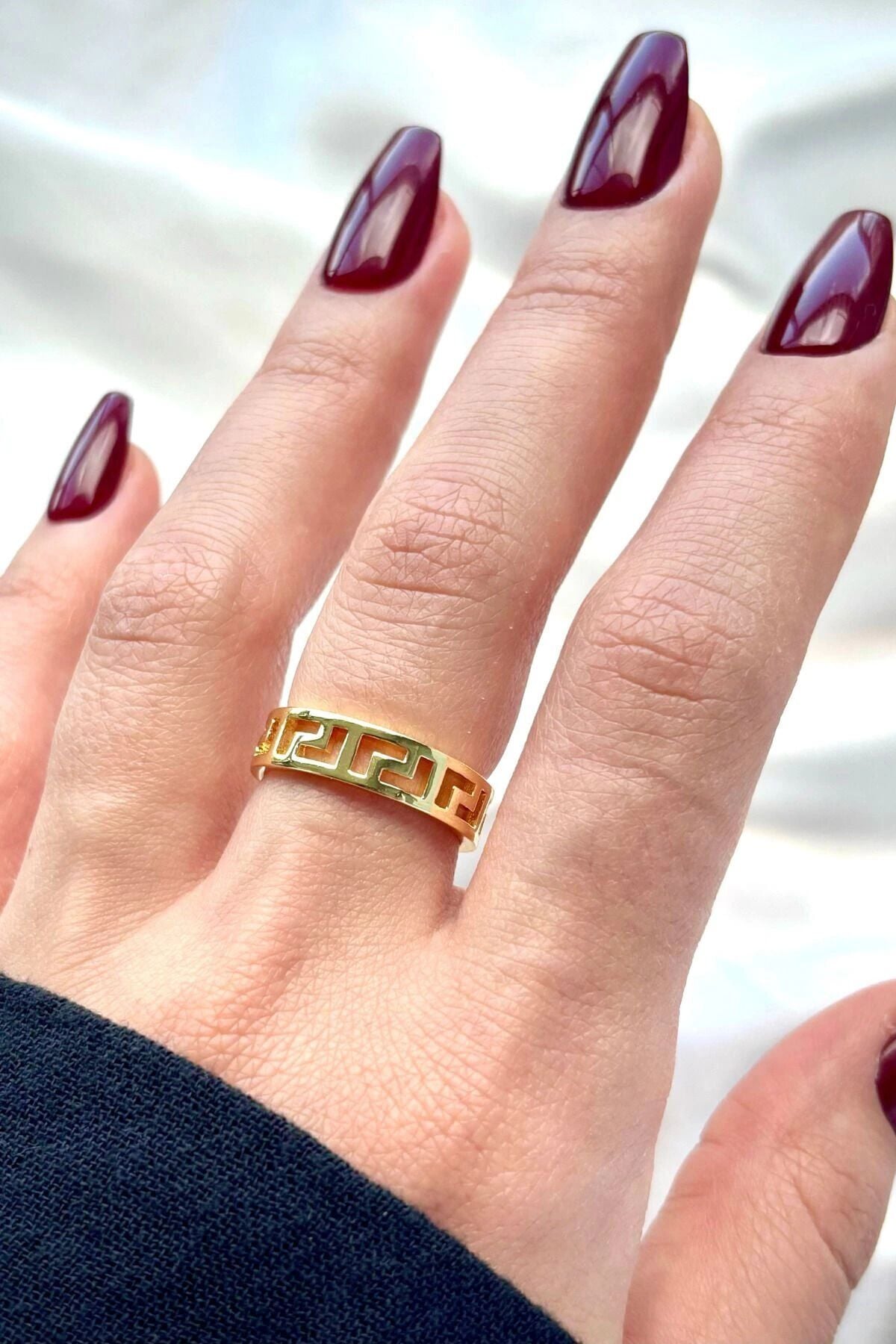 Premium Seri Font Tasarım Cilalı Ayarlanabilir Kadın Yüzük Gold