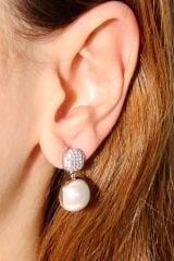 Yeni Sezon Kare İnci Model Zirkon Taşlı Çivi Kadın Küpe