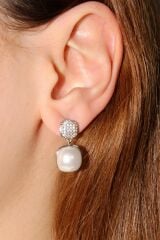 Yeni Sezon Kare İnci Model Zirkon Taşlı Çivi Kadın Küpe