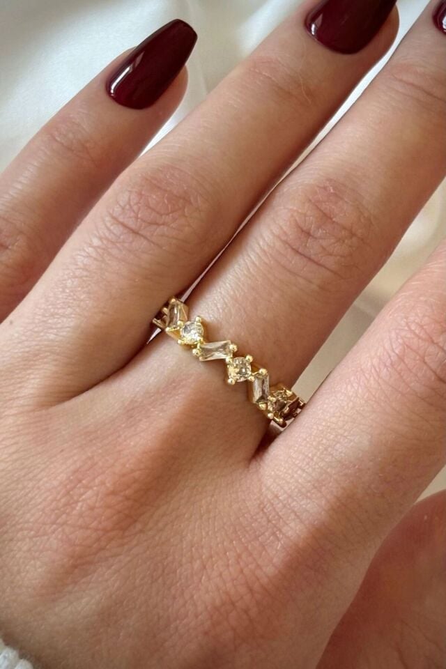 Premium Seri Karışık Sıra Taşlı Tasarım Ayarlanabilir Kadın Çelik Yüzük Gold