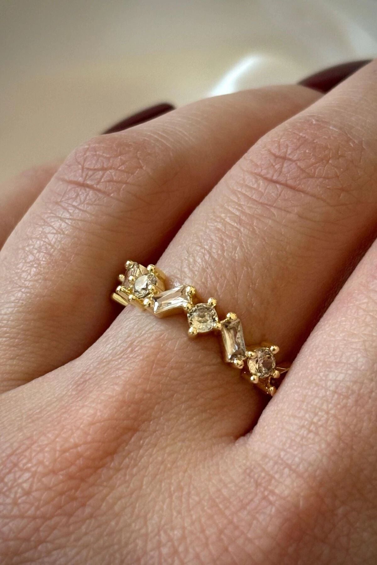 Premium Seri Karışık Sıra Taşlı Tasarım Ayarlanabilir Kadın Çelik Yüzük Gold