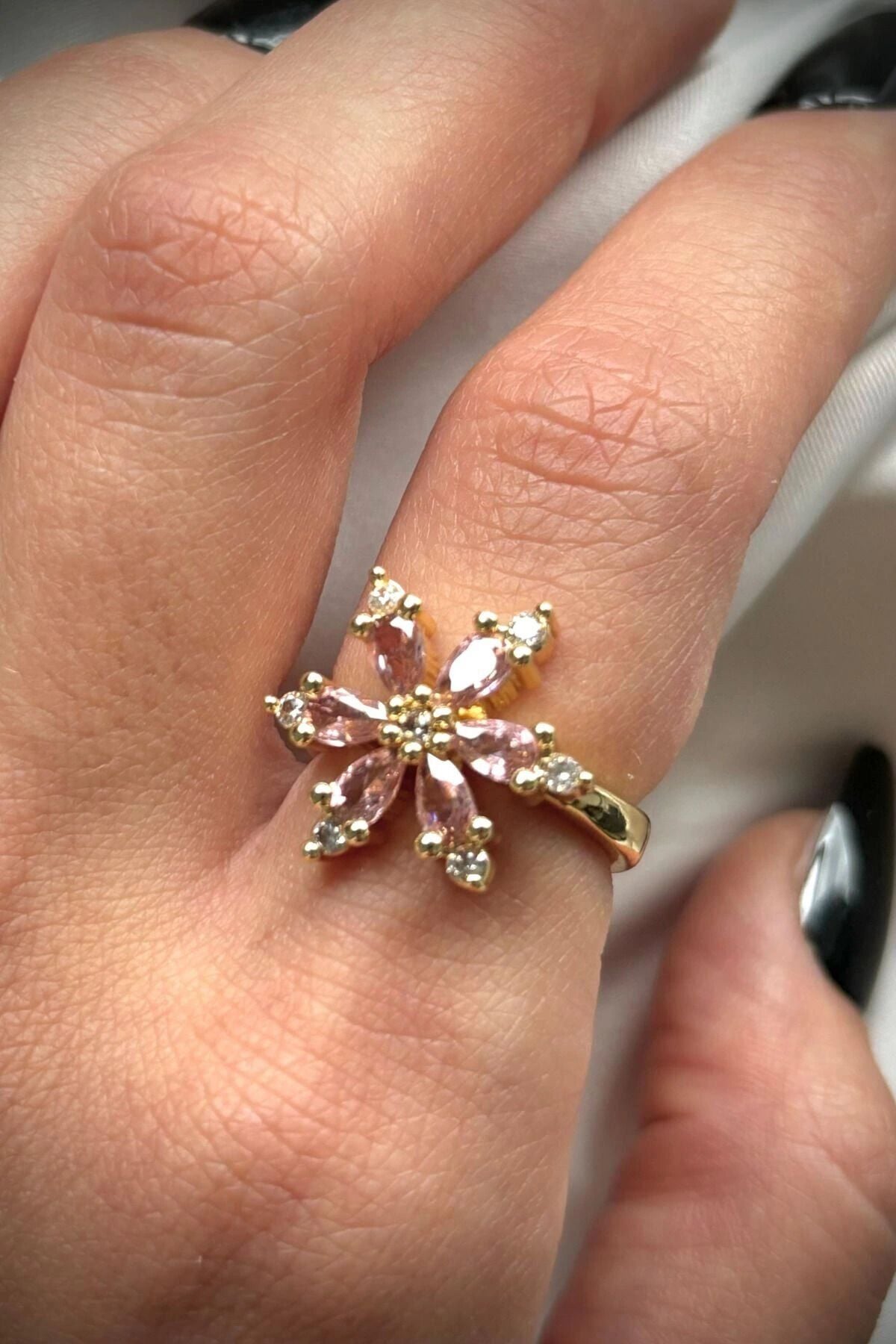 Premium İthal Seri Gold Kaplama Zirkon Taşlı Lotus Çiçeği Ayarlanabilir Tasarım Kadın Çelik Yüzük Pembe