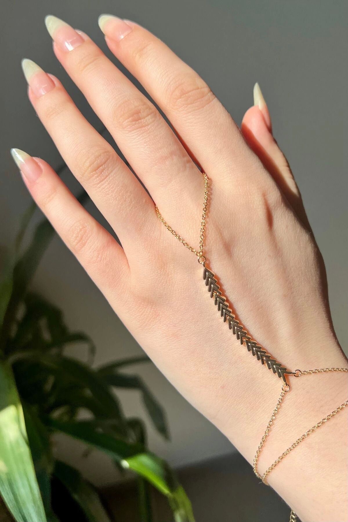 V Tasarım Çavuş Model Zirkon Taşlı Kararmaz Renk Atmaz Kadın Şahmeran Gold